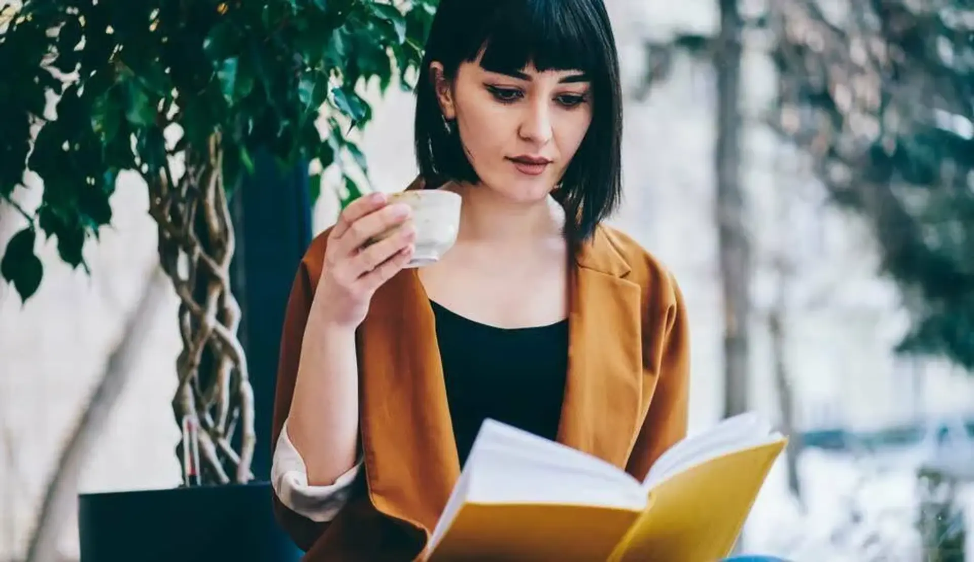 فواید کتاب خواندن در زندگی روزمره انسان و تاثیرات شگفت انگیز آن