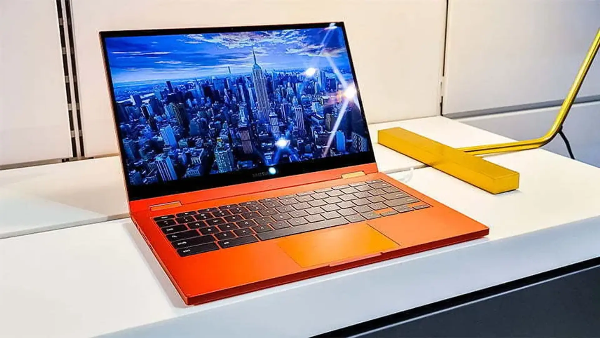 پیش فروش سامسونگ گلکسی کروم ‌بوک ‌2 اولین لپ تاپ با نمایشگر QLED آغاز شد!