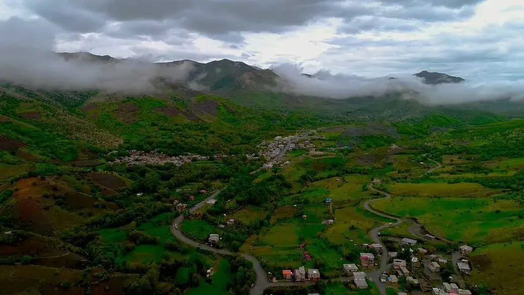 بهترین محصولات طبیعی سردشت (عسل، سماق و انگور سیاه)