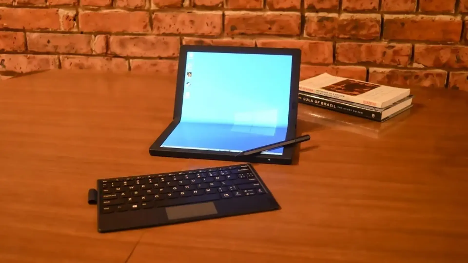 بررسی Lenovo ThinkPad X1 Fold ؛ اولین پی سی تاشو دنیا