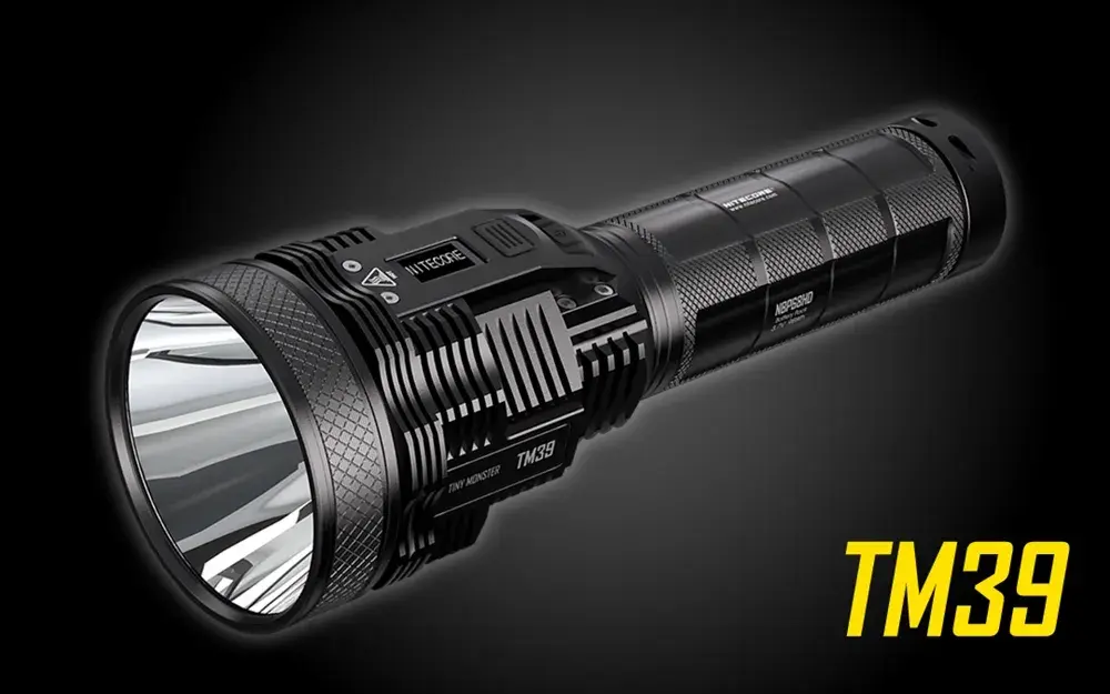 بررسی چراغ قوه یک کیلومتری TM39 نایتکر