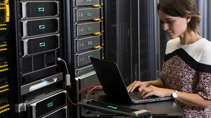بررسی سرورهای برند hp