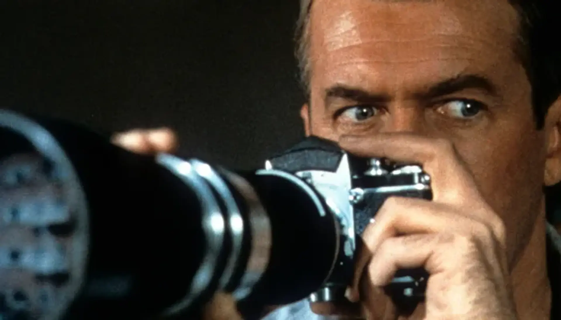 معرفی فیلم پنجره پشتی ۱۹۵۴ (Rear Window) ؛ داستان، بازیگران و نمرات