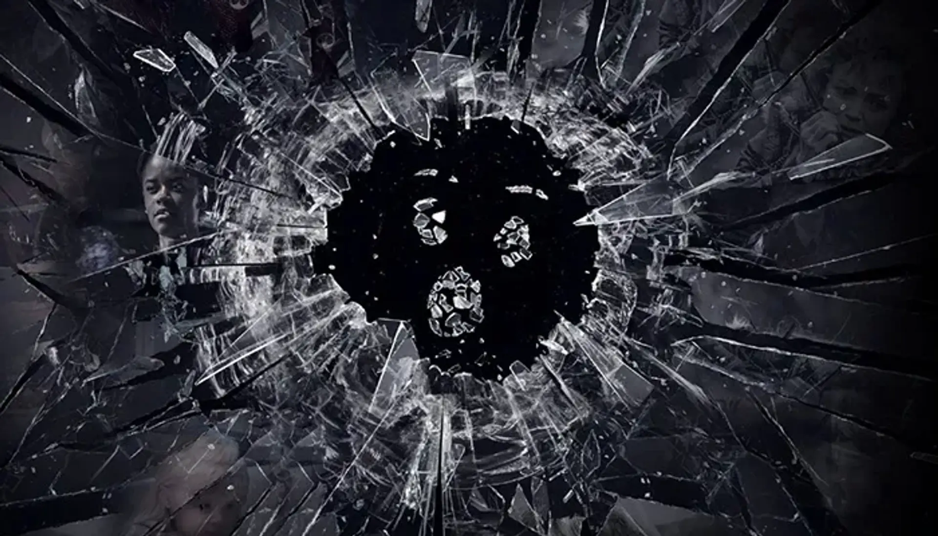 معرفی سریال آینه سیاه (Black Mirror) | داستان، بازیگران، نمرات و نکات جالب