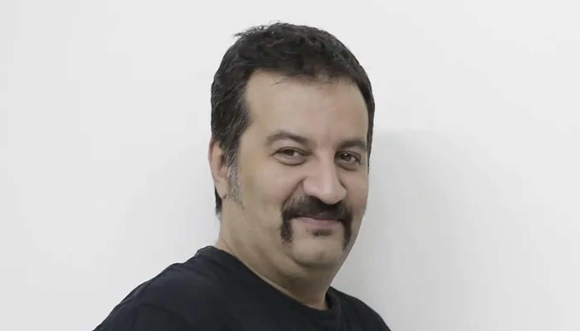 بیوگرافی مهراب قاسم خانی ؛ زندگی خصوصی، کارنامه هنری و حقایق زندگی او