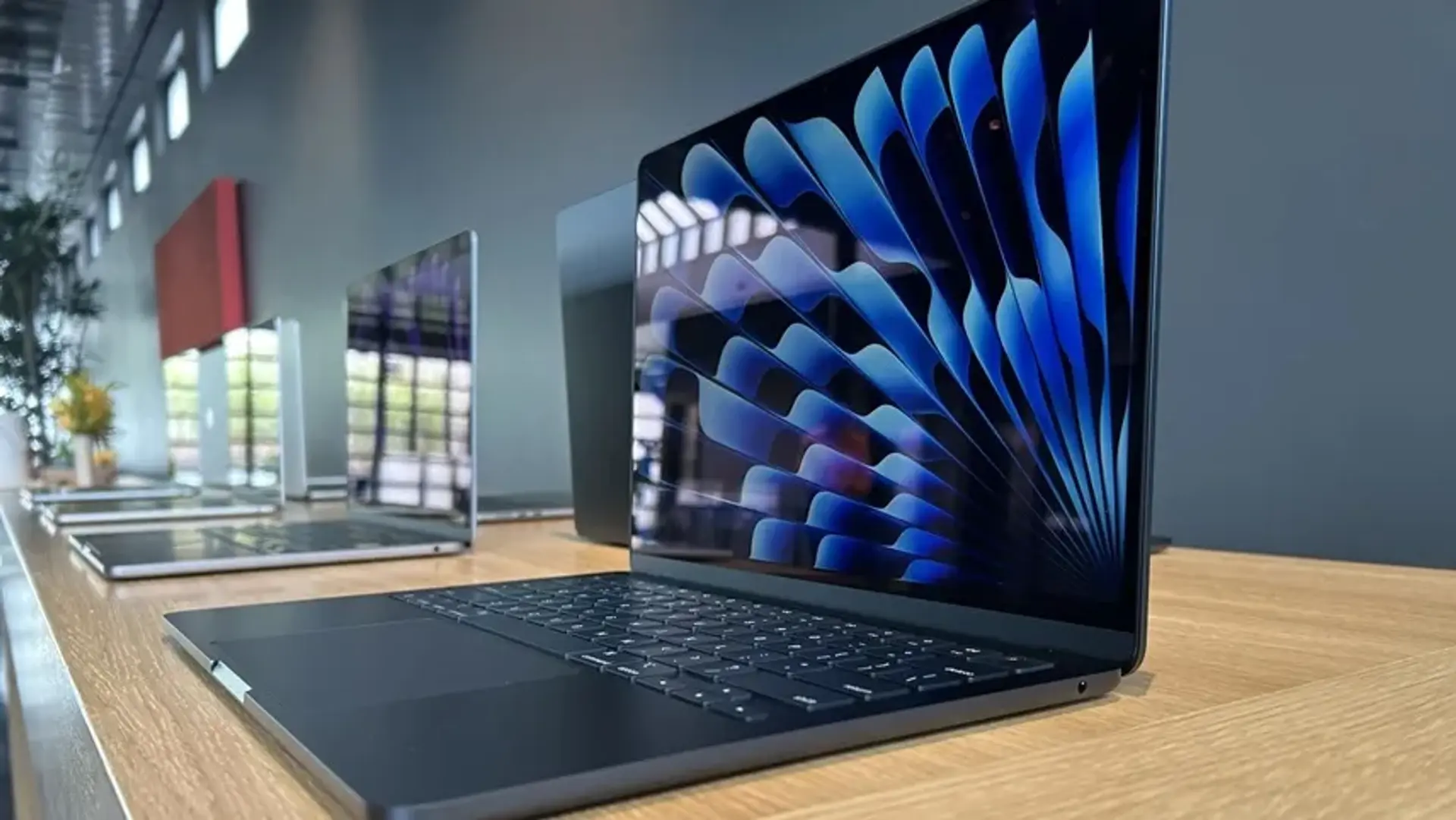 لپتاپ MacBook Air M3؛ مشخصات و قیمت مک بوک ایر M3