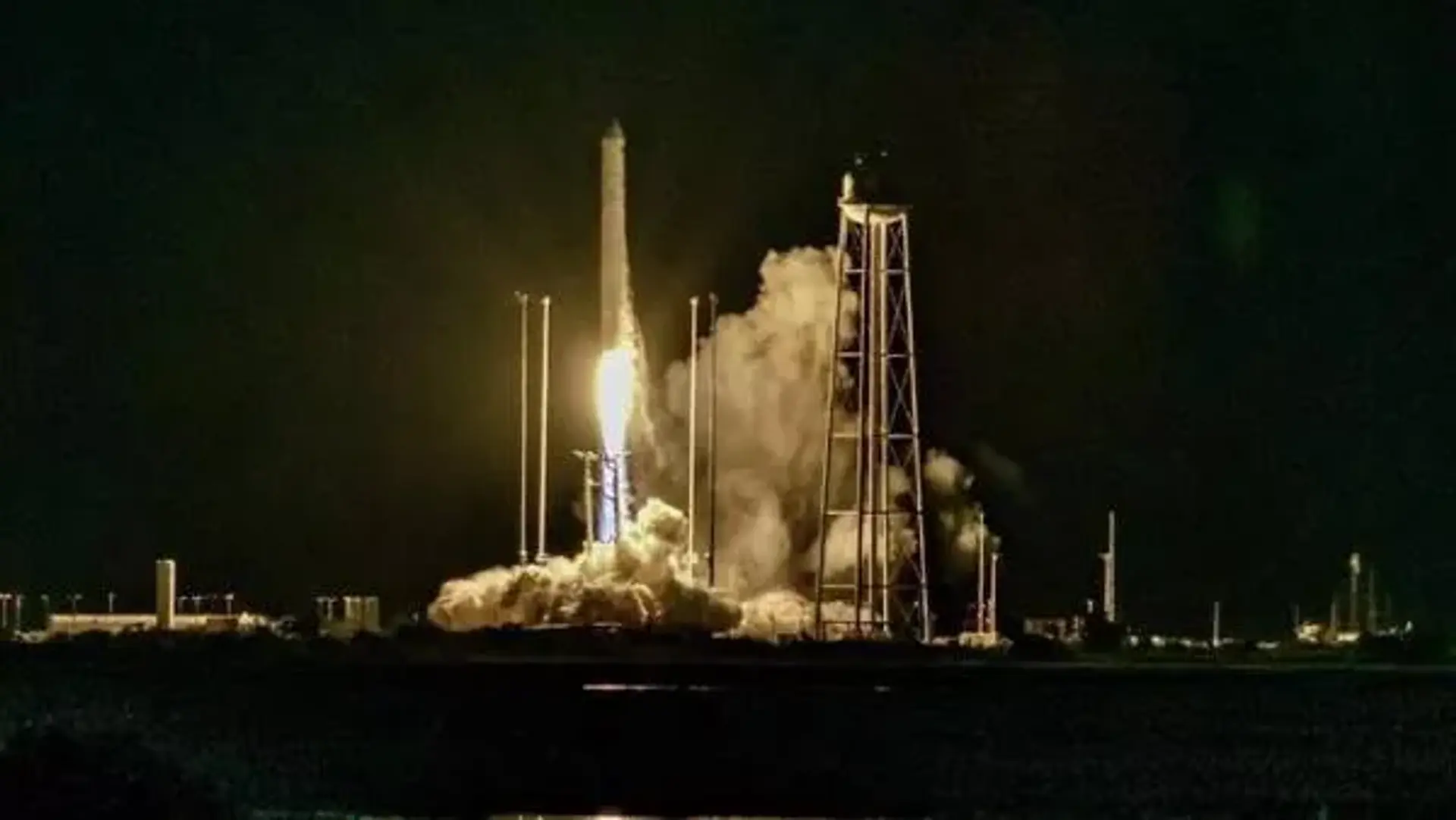 SpaceX به تازگی یک فضاپیمای خصوصی آمریکایی را مقصد ماه پرتاب کرد