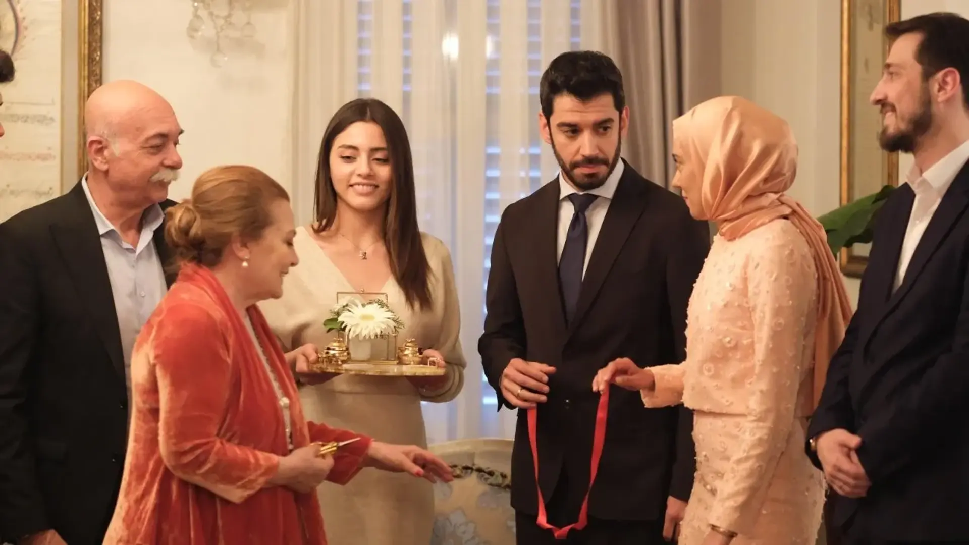 معرفی سریال شربت زغال اخته (Kızılcık Şerbeti)؛ داستان و بازیگران