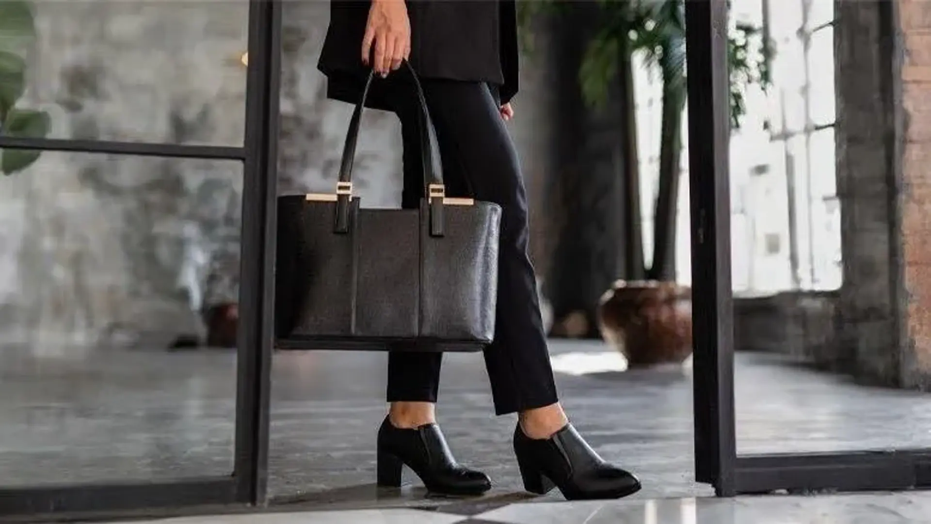 راهنمای جامع انتخاب کفش اداری زنانه