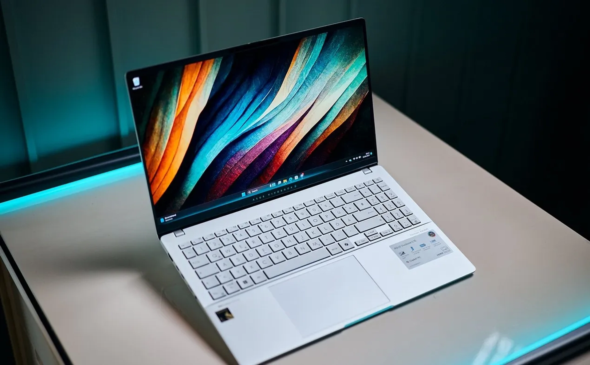 لپ‌تاپ پرانرژی و بی‌صدا: ASUS Vivobook S 15 با عمر باتری ۱۸ ساعته!