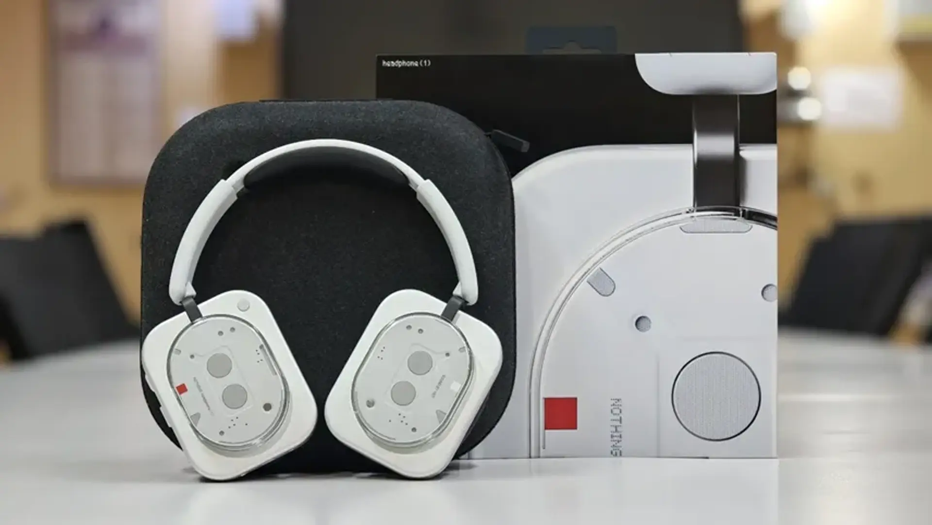 ناتینگ هدفون شفاف روی‌گوش Headphone (1) را معرفی کرد