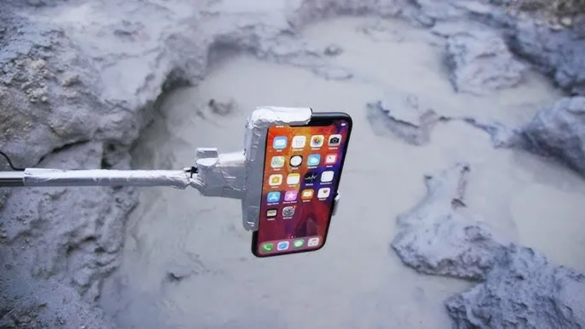 iPhone X vs Boiling Mud – نابودی یا بقا؟!