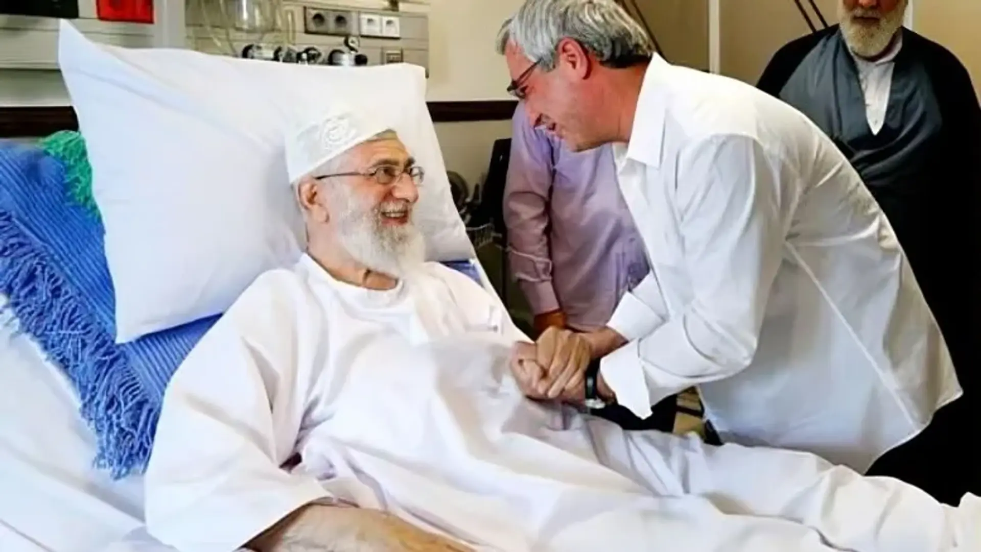 حاتمی‌کیا از سنگ‌اندازی‌ها و هدیه خاص رهبری به او می‌گوید