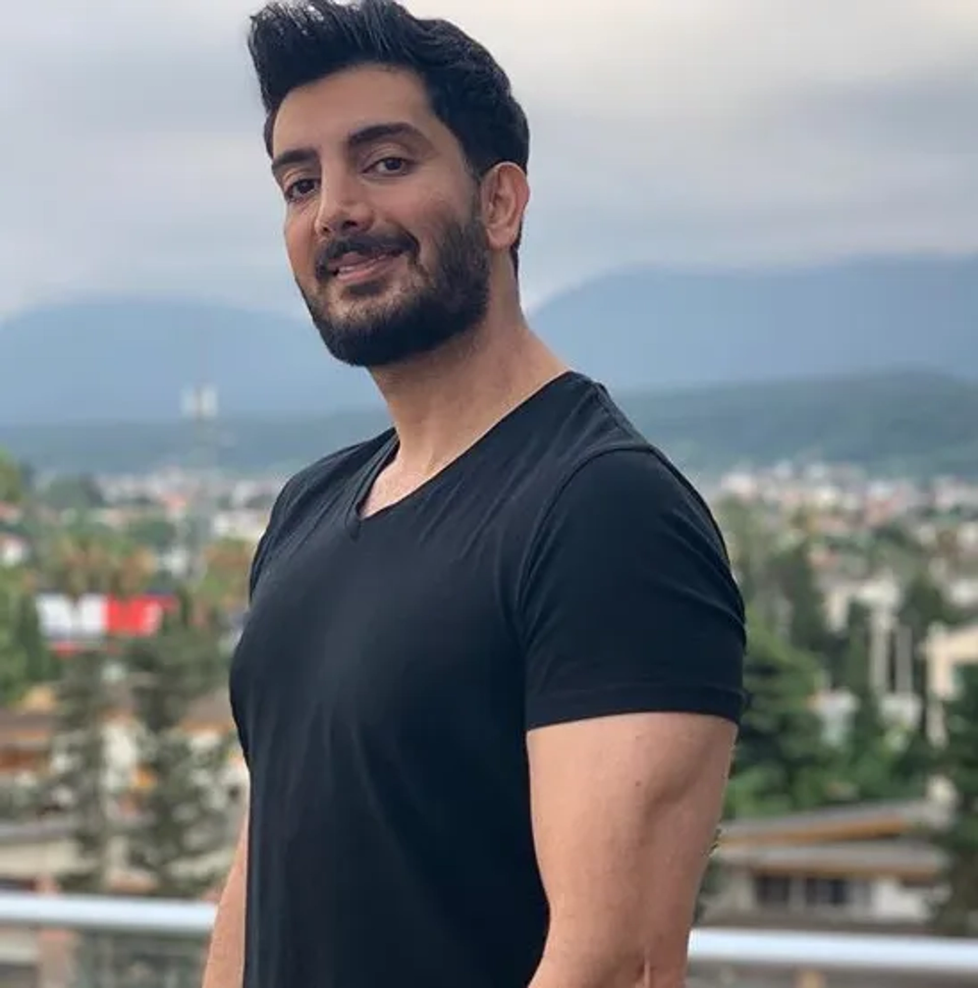 فرزاد فرزین پلی بک اجرا می‌کند!