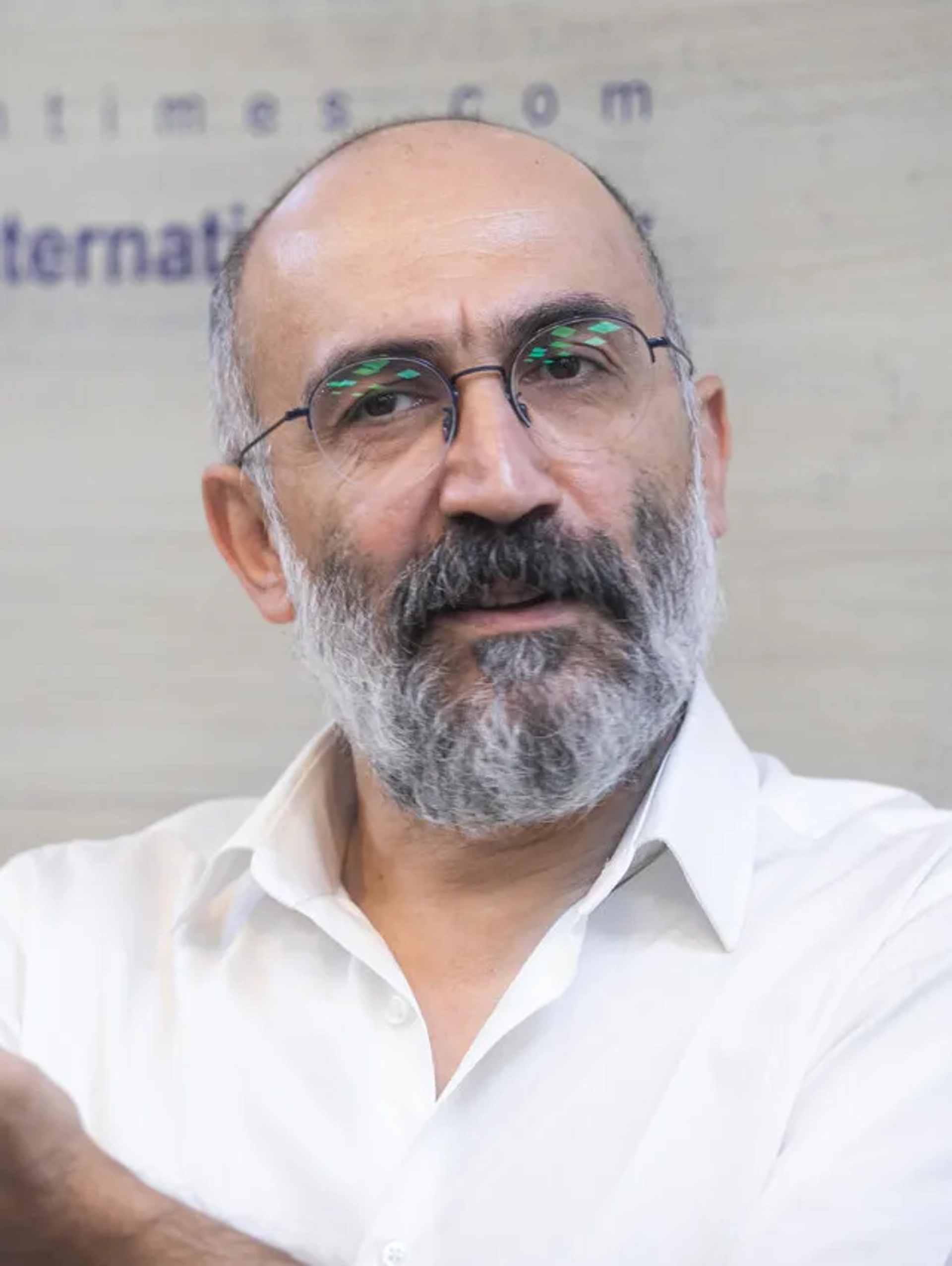 کلافگی و عصبانیت هادی حجازی فر از پیام های قلب و شبا!