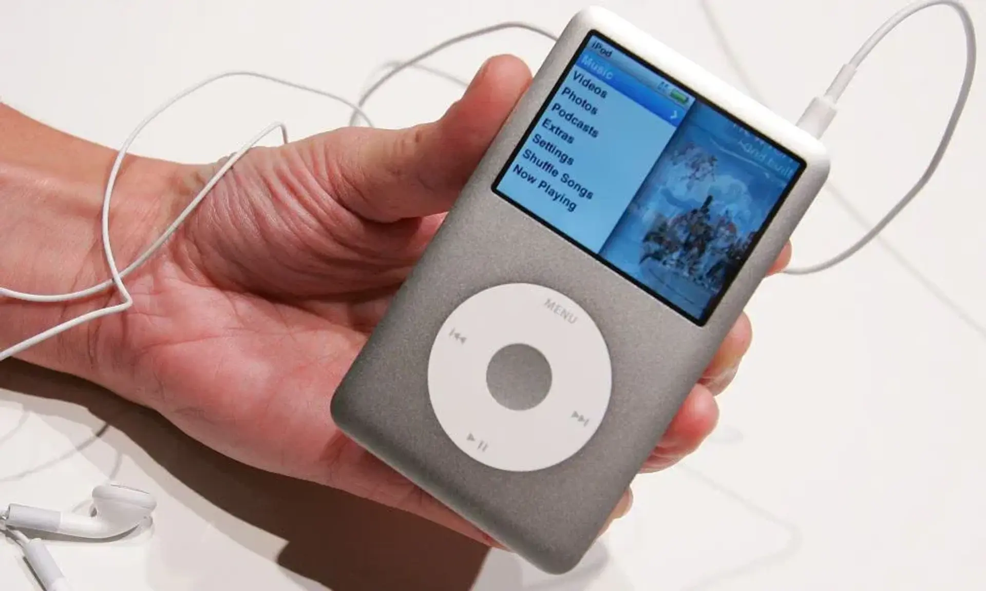 آی‌پاد (iPod)