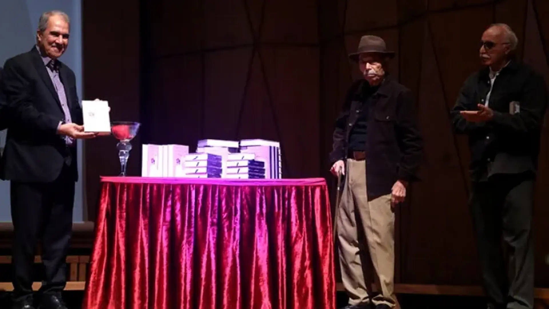 علی نصیریان: آشنایی با فرهاد آییش از خوش‌شانسی‌های زندگی من بود