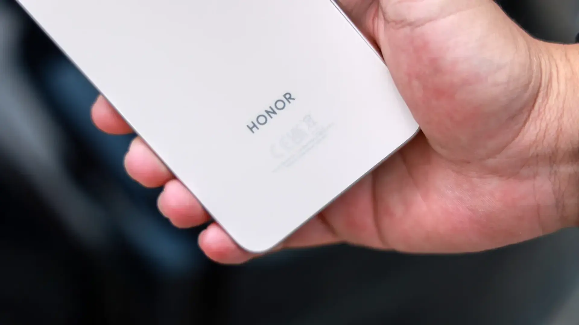 نخستین نگاه به طراحی سری آنر ۵۰۰ با نوار دوربین افقی