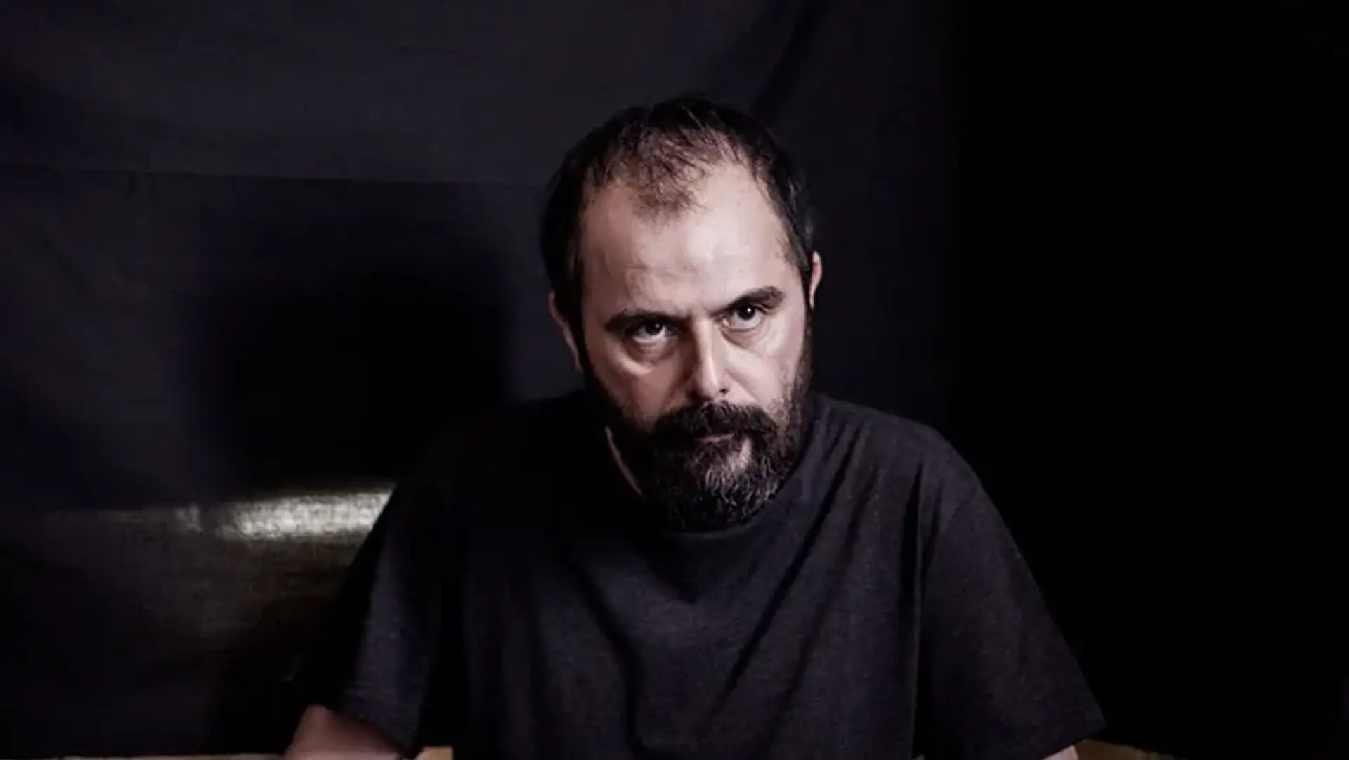 «نبودن» علی مصفا؛ سفری از ذهن تا پراگ برای کشف حقیقت پدر