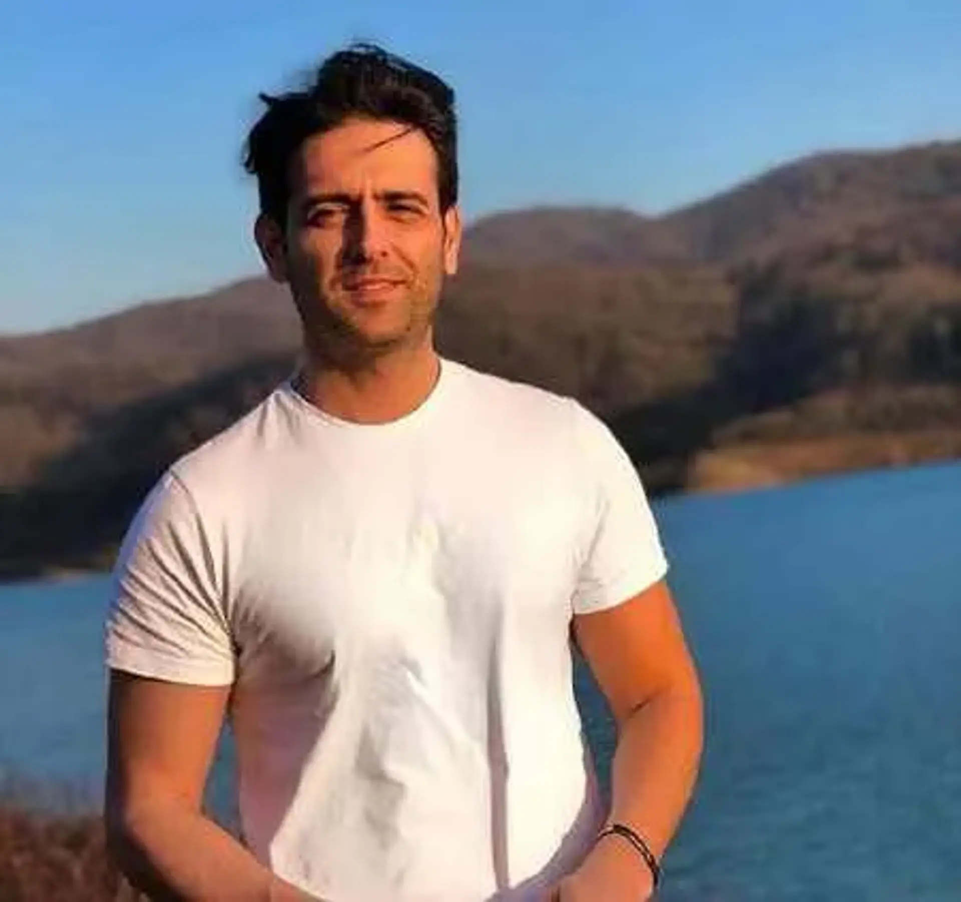 نگاهی به عکس‌های امیرحسین آرمان جذاب و خوشتیپ در روز تولد او 2