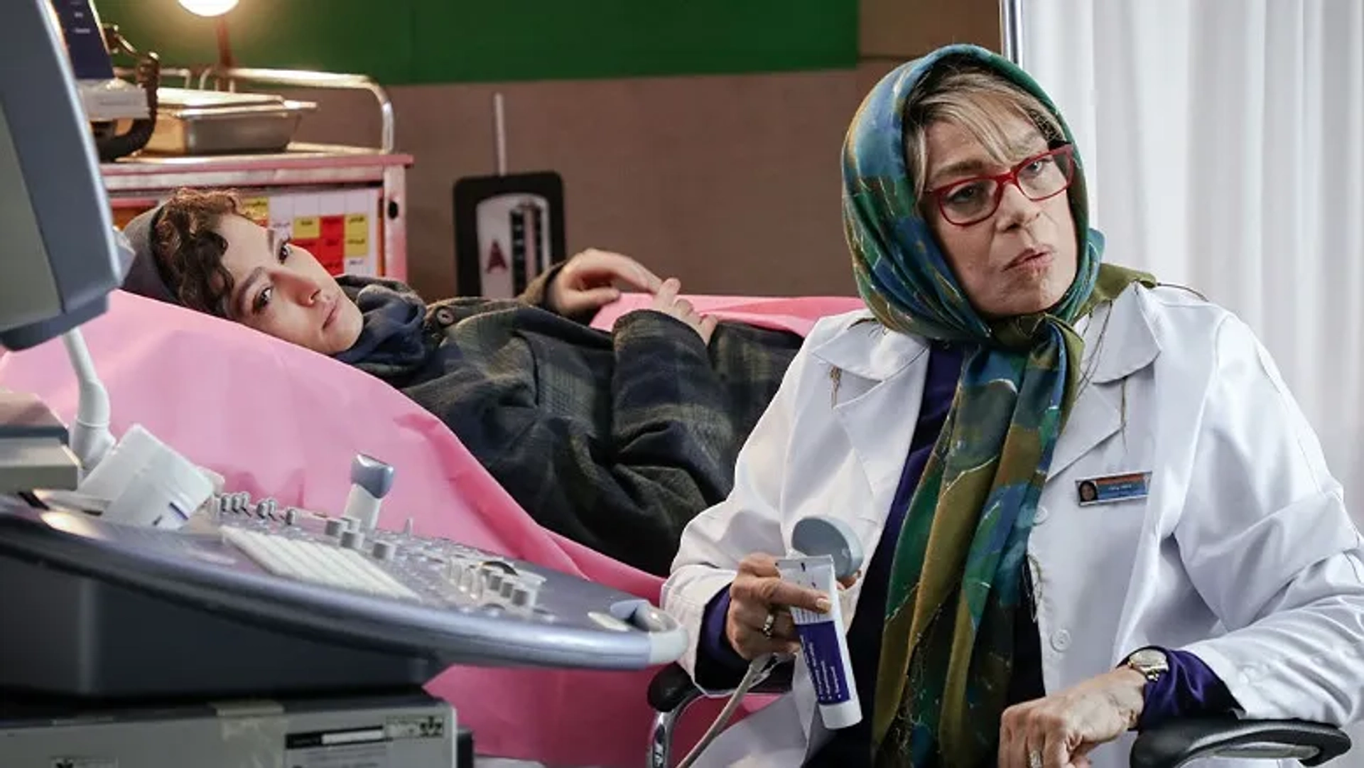 اکران «دو روز دیرتر» با بازی پردیس احمدیه و سینا مهراد از ۲۰ آبان / تیزر رسمی منتشر شد