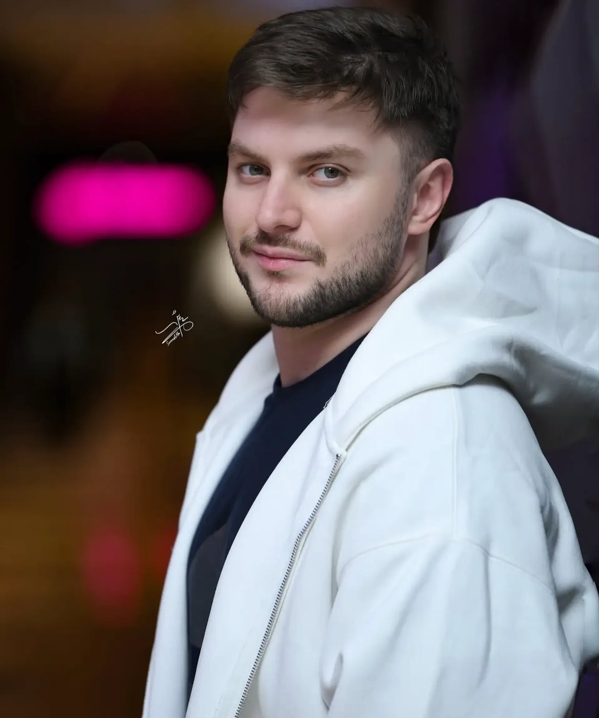 تصاویر دو یار باوفا، کیسان دیباج و دارا حیایی در پشت صحنه یک تئاتر مشترک 2