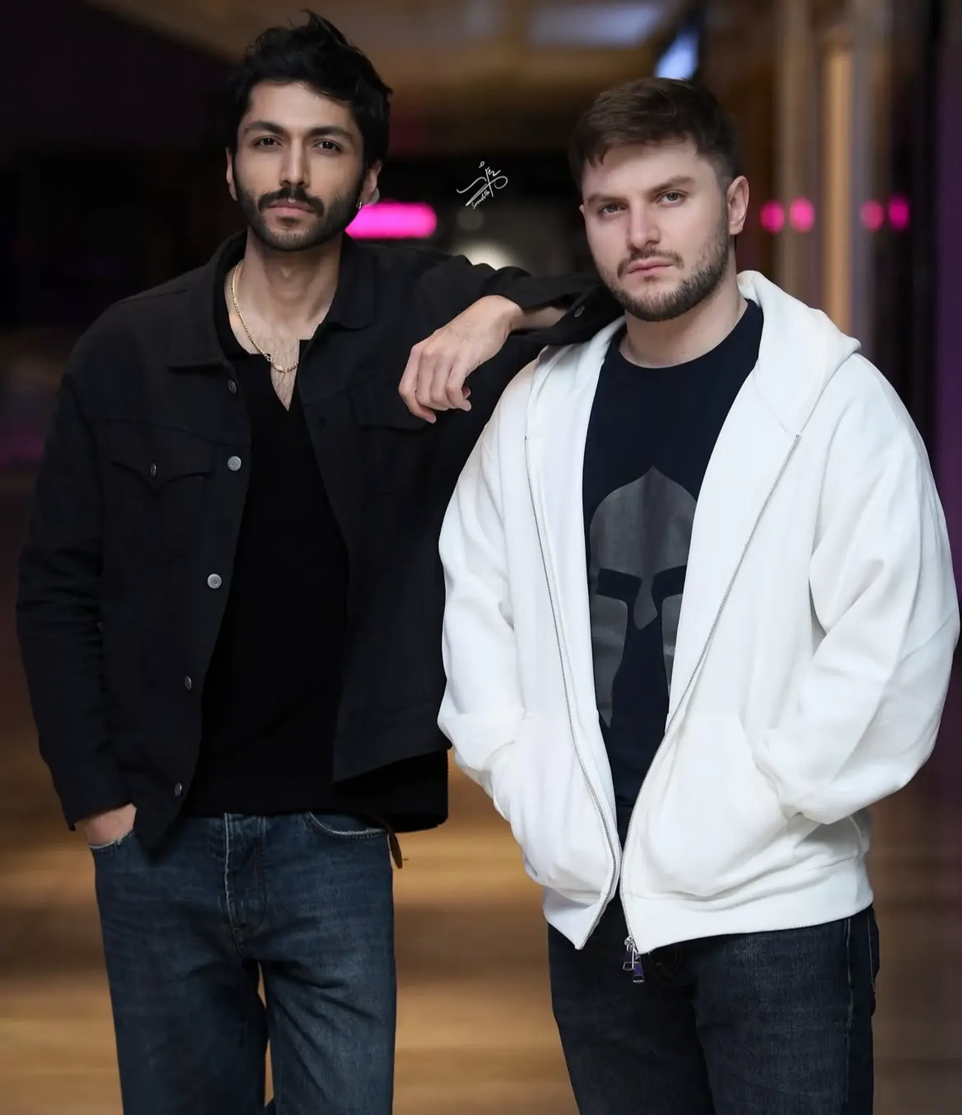 تصاویر دو یار باوفا، کیسان دیباج و دارا حیایی در پشت صحنه یک تئاتر مشترک 3