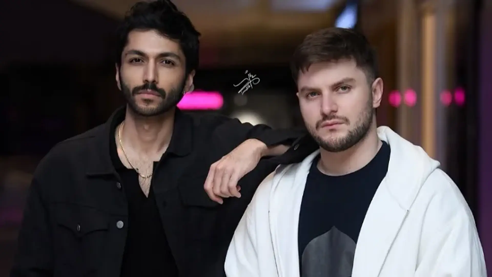 تصاویر دو یار باوفا، کیسان دیباج و دارا حیایی در پشت صحنه یک تئاتر مشترک 1