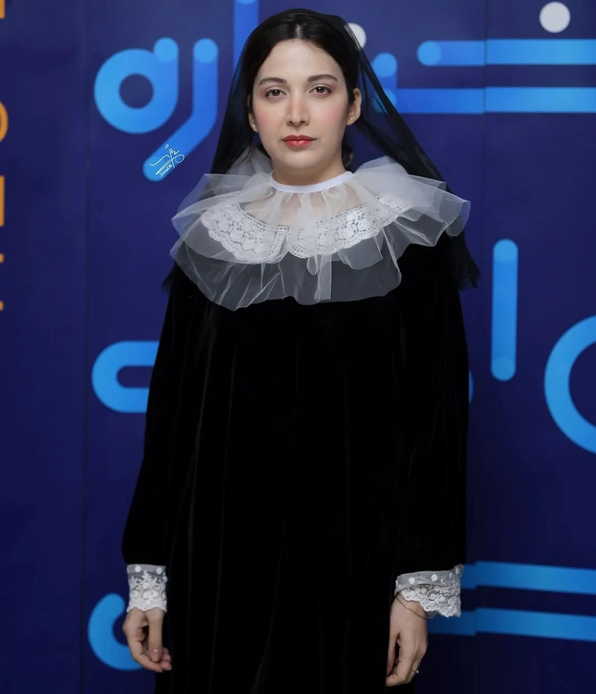 ویدئویی از روشنک گرامی با استایل عجیب خود که خبرساز شد!