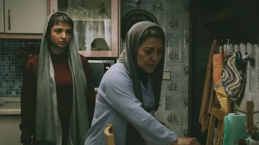 بررسی فیلم همسایه شما، زهره