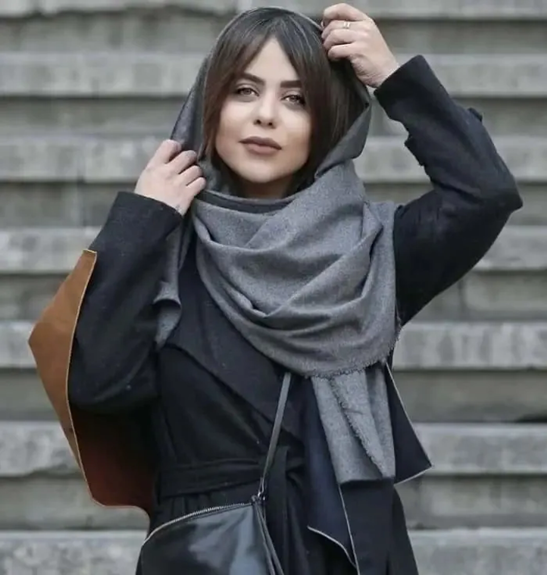 استایل شیک الهام اخوان در اختتامیه جشنواره ۲۵ را ببینید (ویدئو)