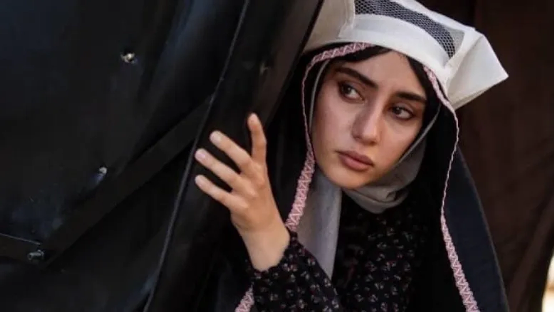 وقتی محبوبه با یک پیام به شیدایی می‌رسد؛ سکانسی جذاب از «بامداد خمار»