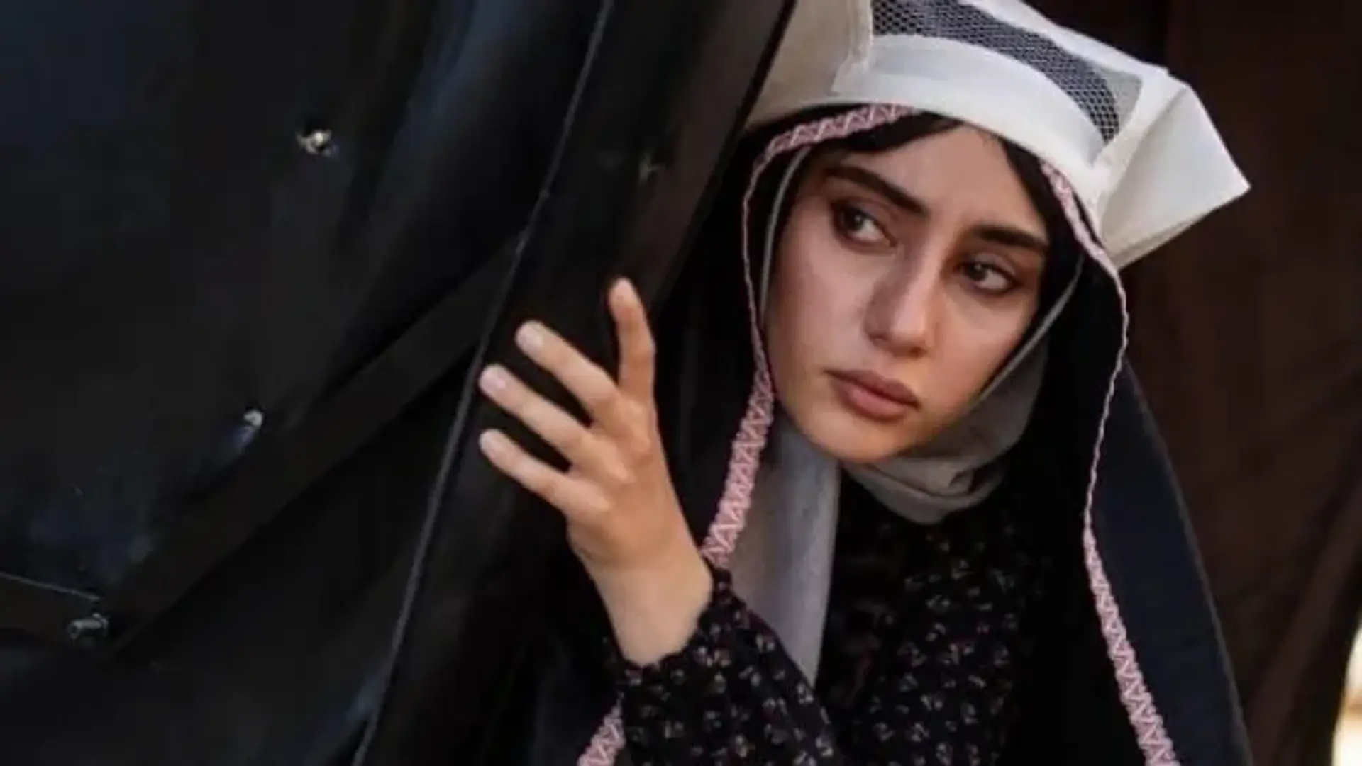 وقتی محبوبه با یک پیام به شیدایی می‌رسد؛ سکانسی جذاب از «بامداد خمار»