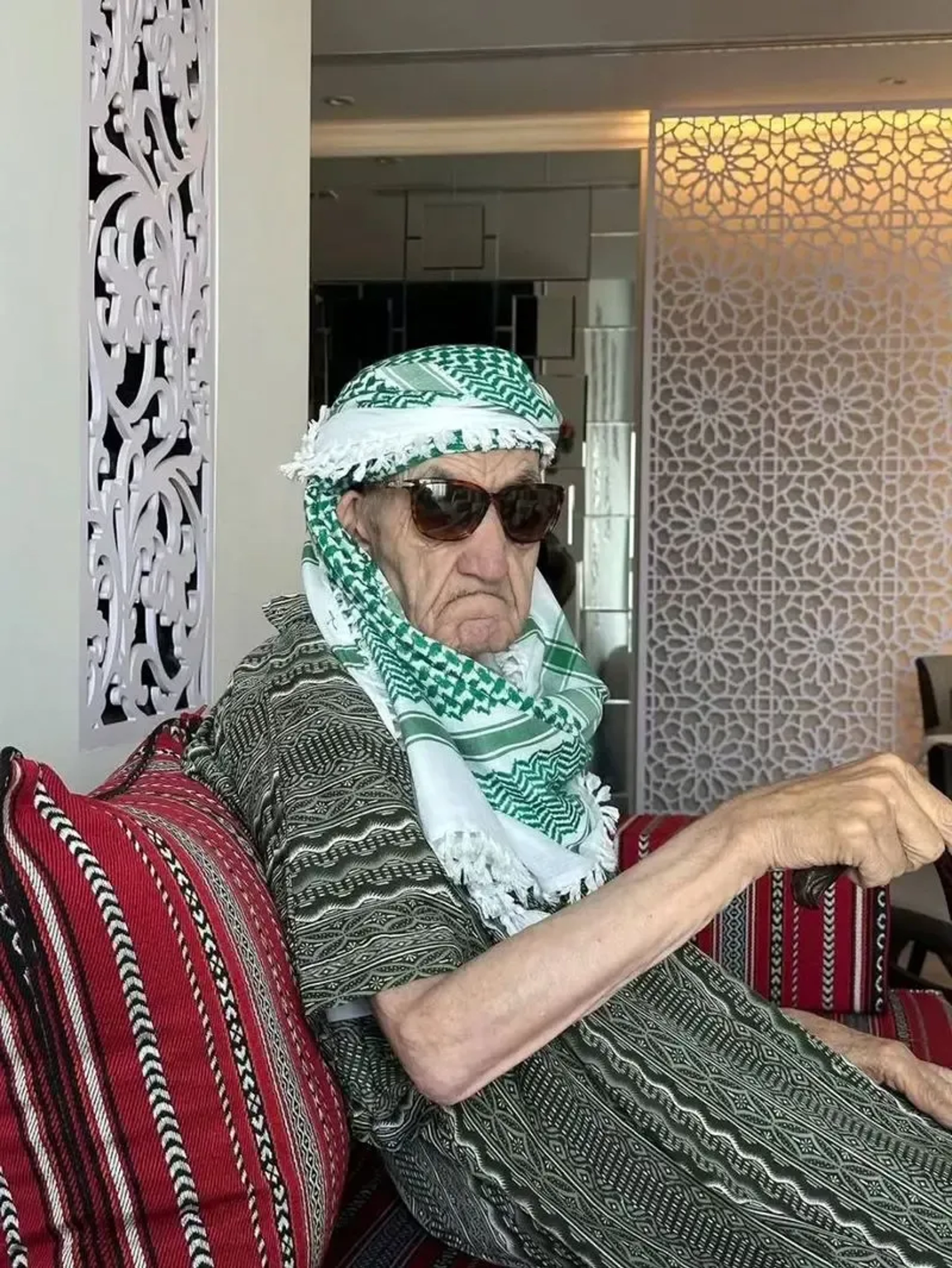 ویدئویی از سوپرایز تولد اردشیر کاظمی توسط بهاره رهنما