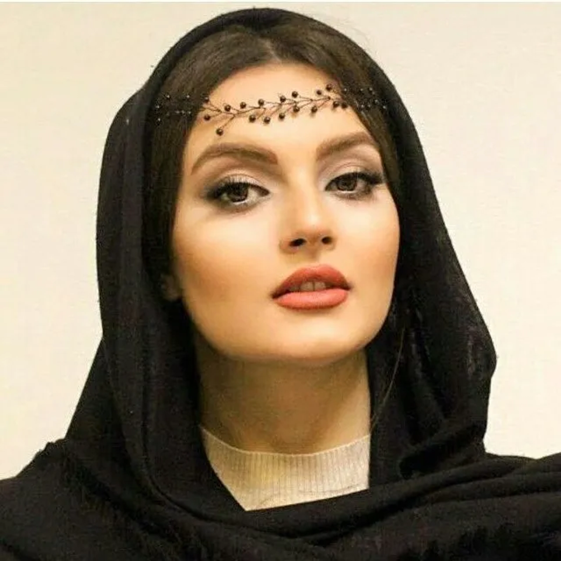  بیتا در سریال «آوای باران» از بلک‌فرایدی در ایران گلایه دارد!