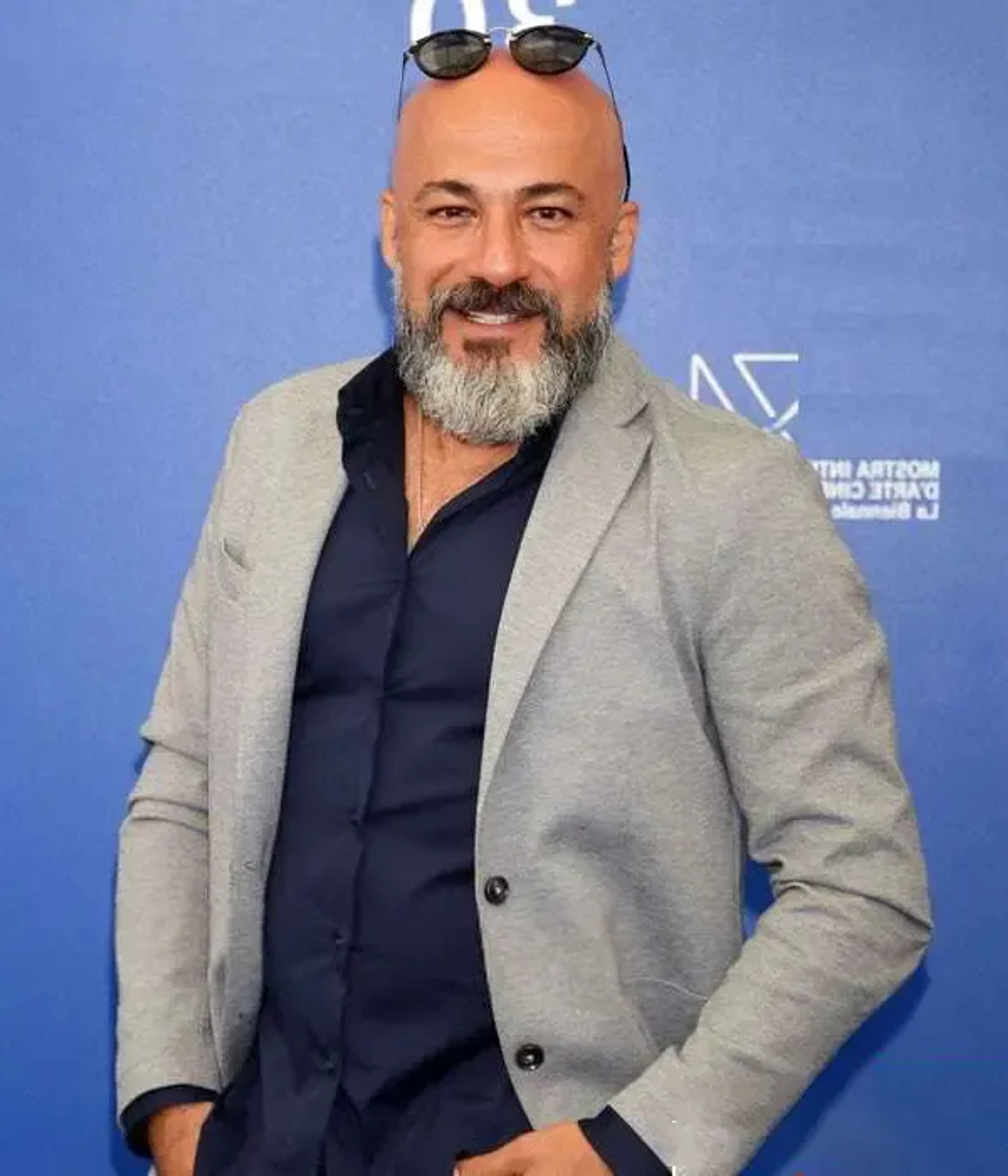 ببینید: امیر آقایی در حال امضای کتاب جدیدش برای طرفداران