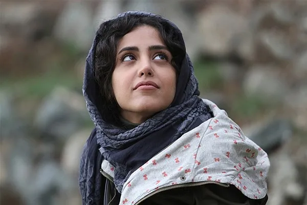 خلاصه دختر برقی