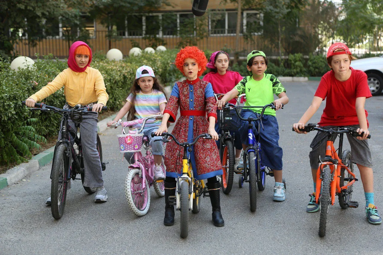 بازیگران فیلم دختر برقی