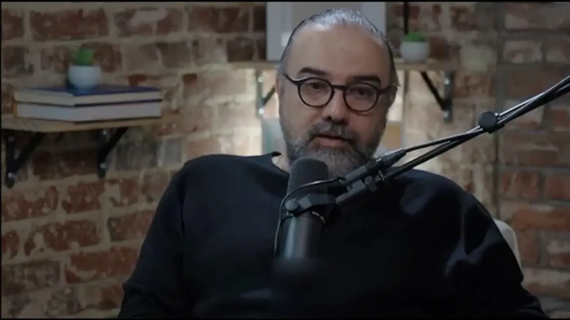 پشیمانی برزو ارجمند از مهاجرت: بی‌معناترین آدم آمریکا من هستم و همه درها به رویم بسته شد!