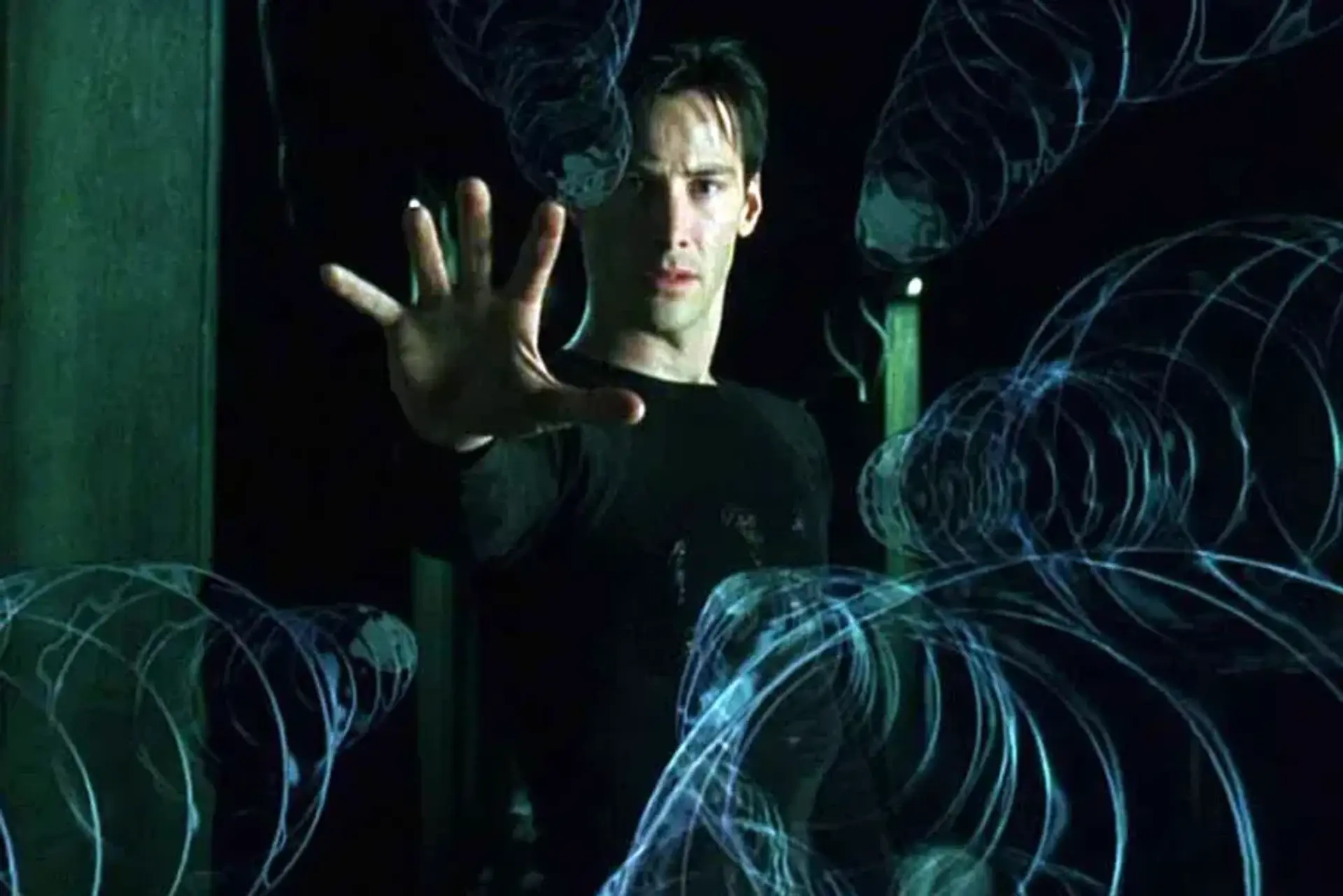 جدال بر سر قرص قرمز؛ خالق ماتریکس تئوری‌های راست‌گرایان را فاشیستی خواند 