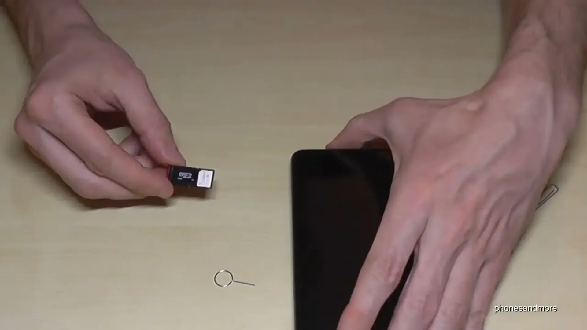 آموزش قرار دادن سیم کارت در گوشی ردمی نوت 11T