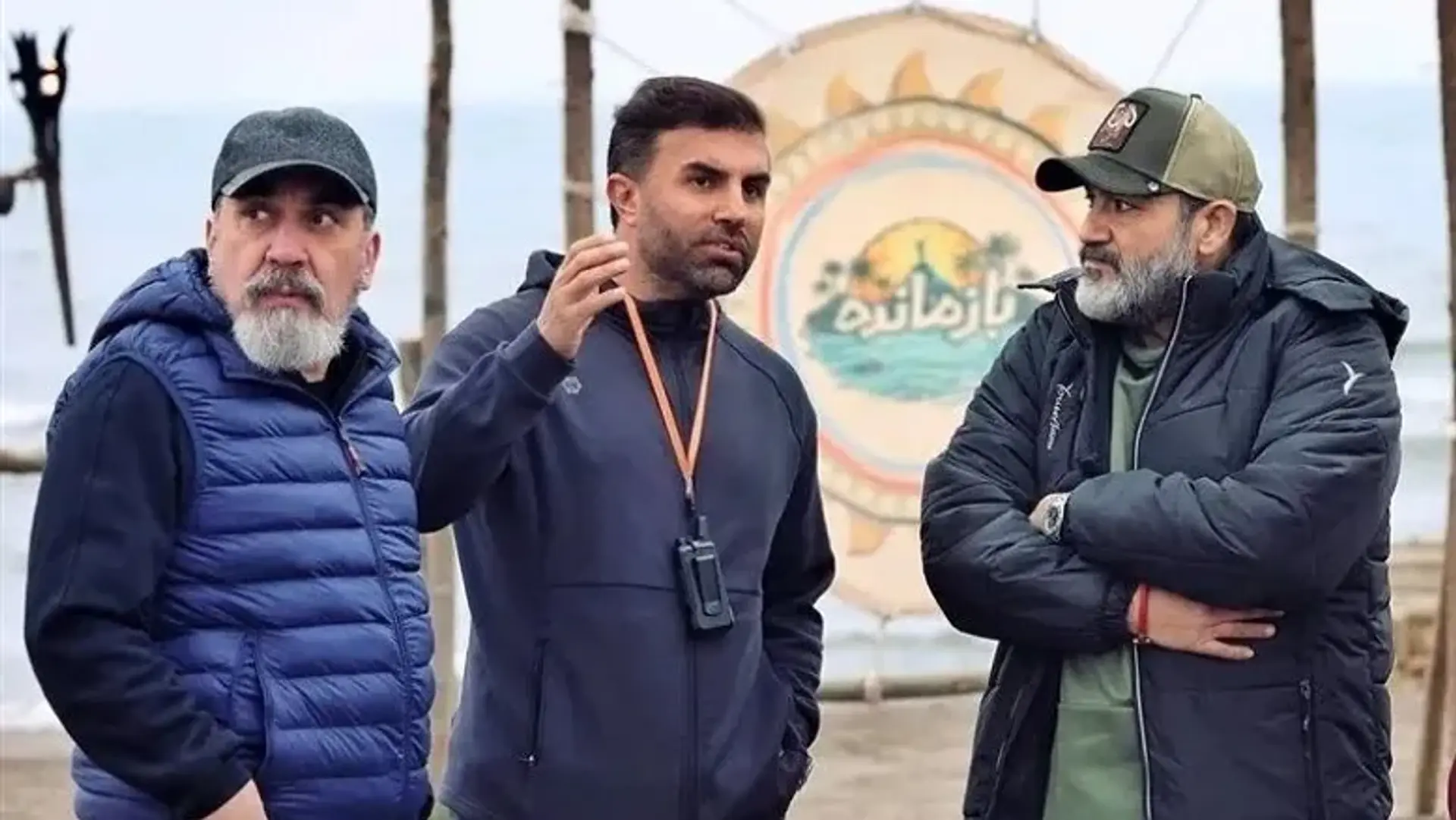 توقیف «بازمانده» سیامک انصاری و مهران غفوریان به دلیل توهین به نمادهای ملی و نبود مجوز