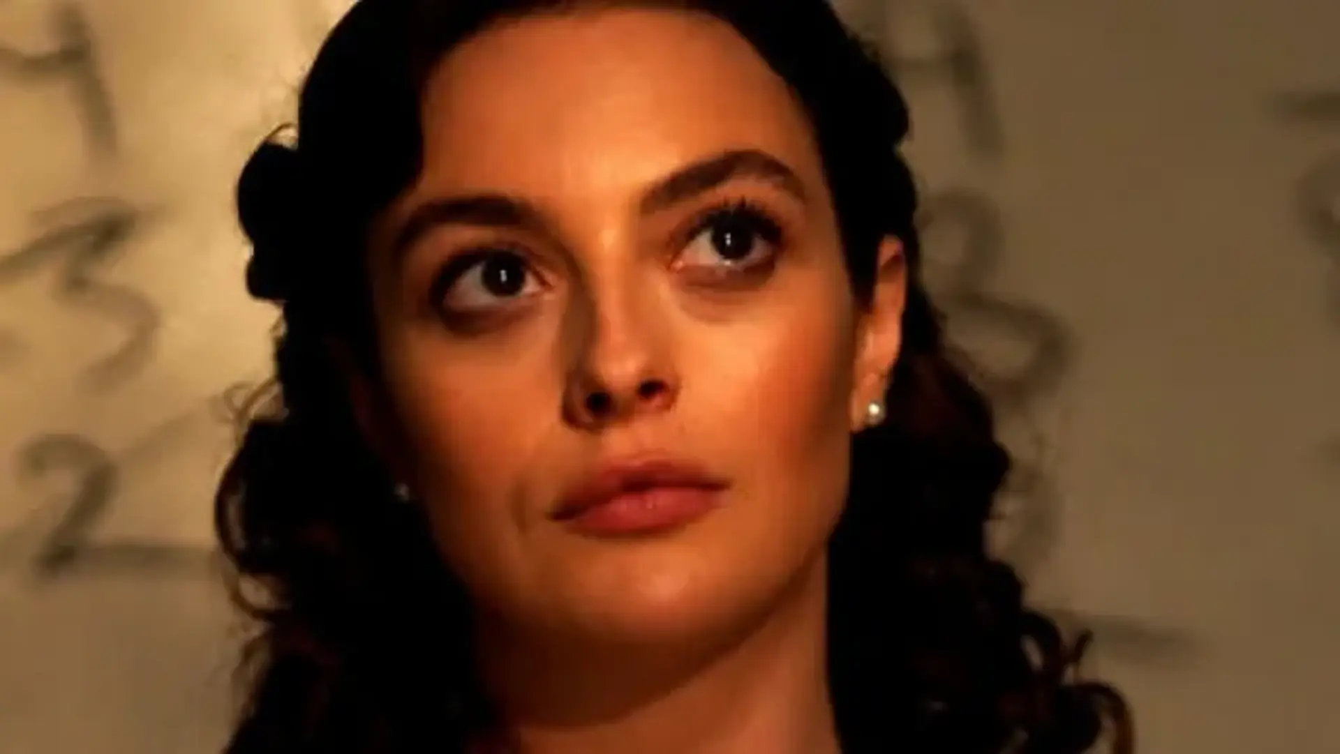 چند عکس جذاب از ملیس سزن، بازیگر زیبای ترک ببینید! 3