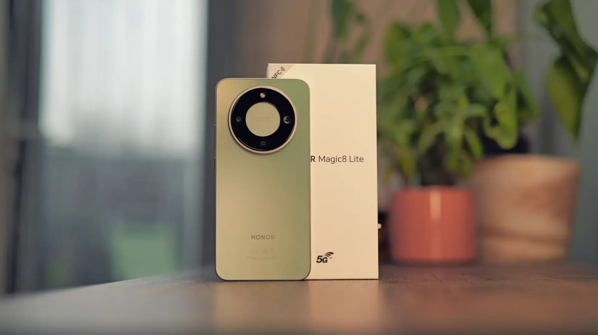 آنر مجیک 8 لایت آمد؛ باتری بسیار بزرگ در بدنه‌ای باریک