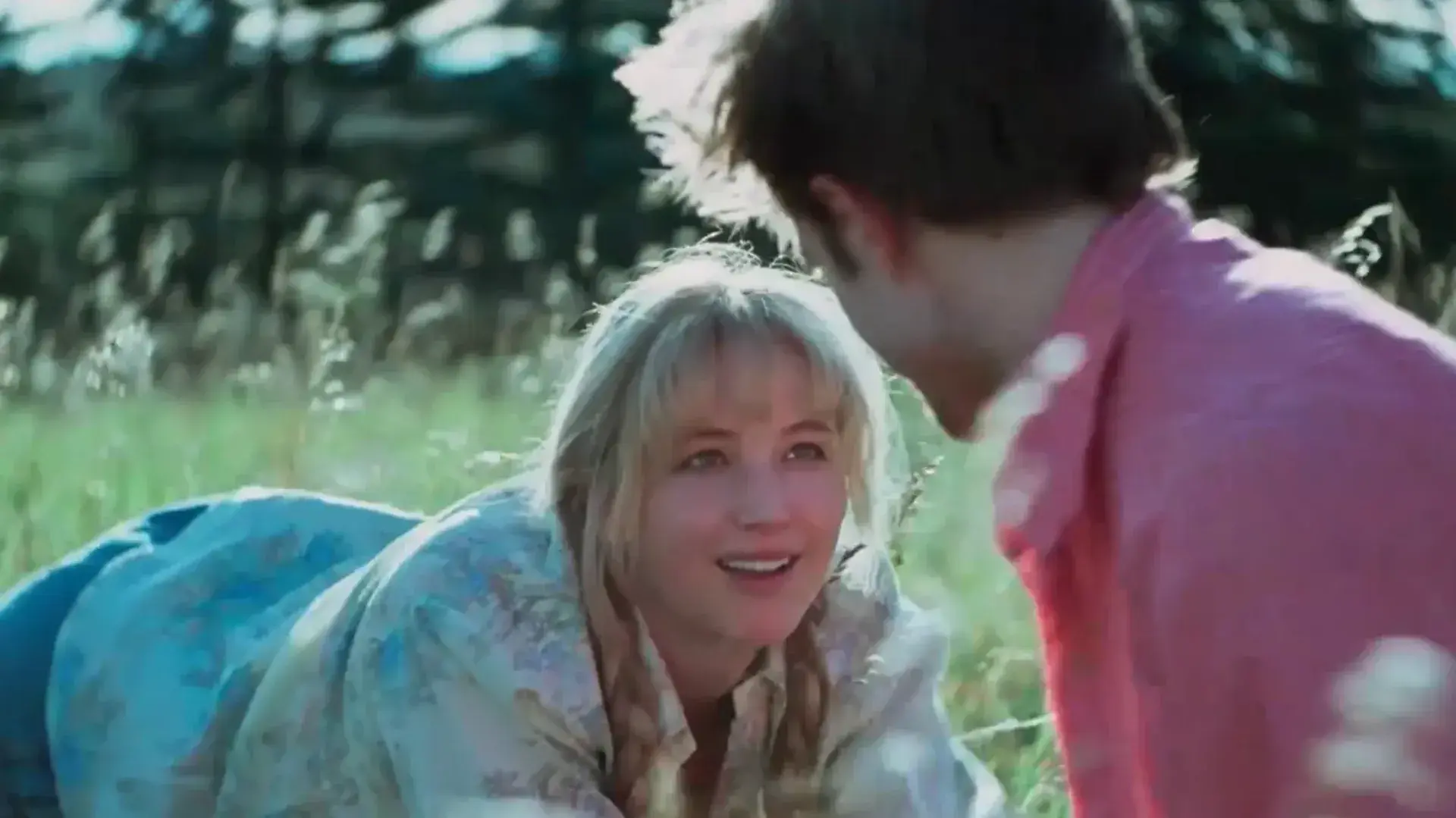 شکاف عمیق میان منتقدان و تماشاگران: آیا «بمیر عشق من» یک شاهکار هنری است یا تجربه‌ای آزاردهنده؟ 