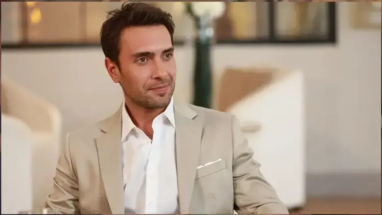 اولاش تونا آستپه (Ulaş Tuna Astepe) در نقش عادل کوچاری