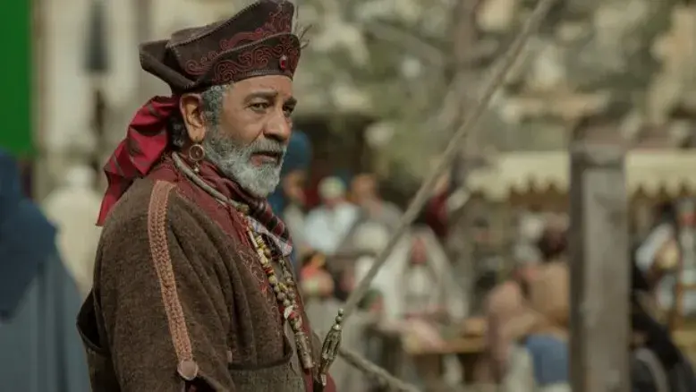 داریوش فرهنگ با «دو نیمه ماه» به روایت تاریخ معاصر می‌آید