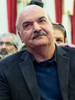 وقتی جناب خان به ایرج طهماسب گیر می‌دهد؛ بوی سیگار می‌دین!