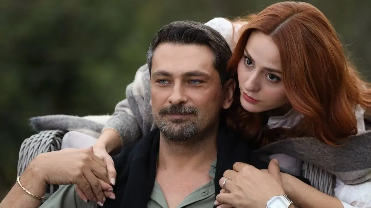 داستان غریبه‌ای در آینه