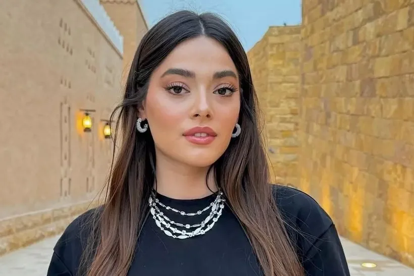 ۲. سیمای بارلاس (Simay Barlas) در نقش آزرا / دفنه